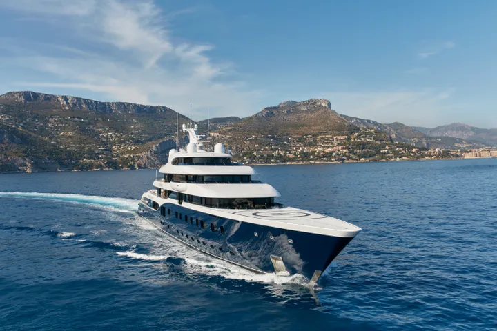 Symphony yacht charter