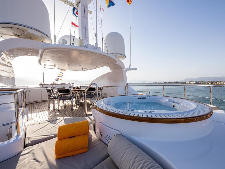 MAGENTA M - motor yacht for charter
